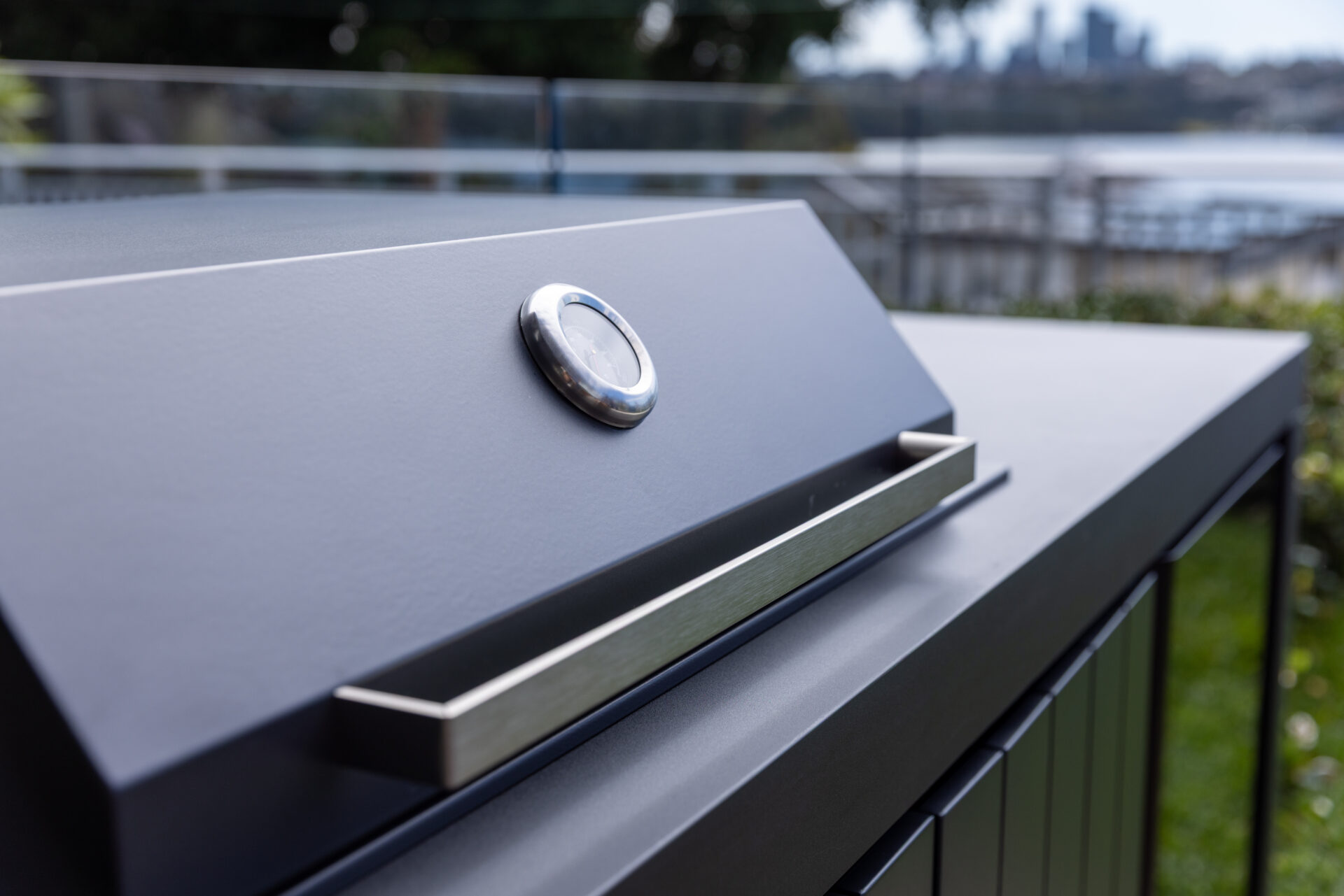 Piazza Outdoor Kitchen with Integrated Bar Fridge – Matte Black