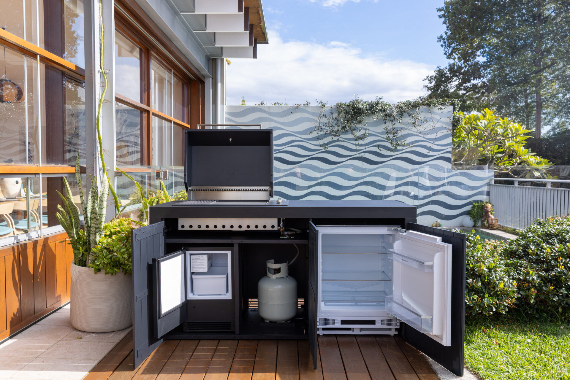 Piazza Outdoor Kitchen with Integrated Bar Fridge and Ice Maker – Matte Black