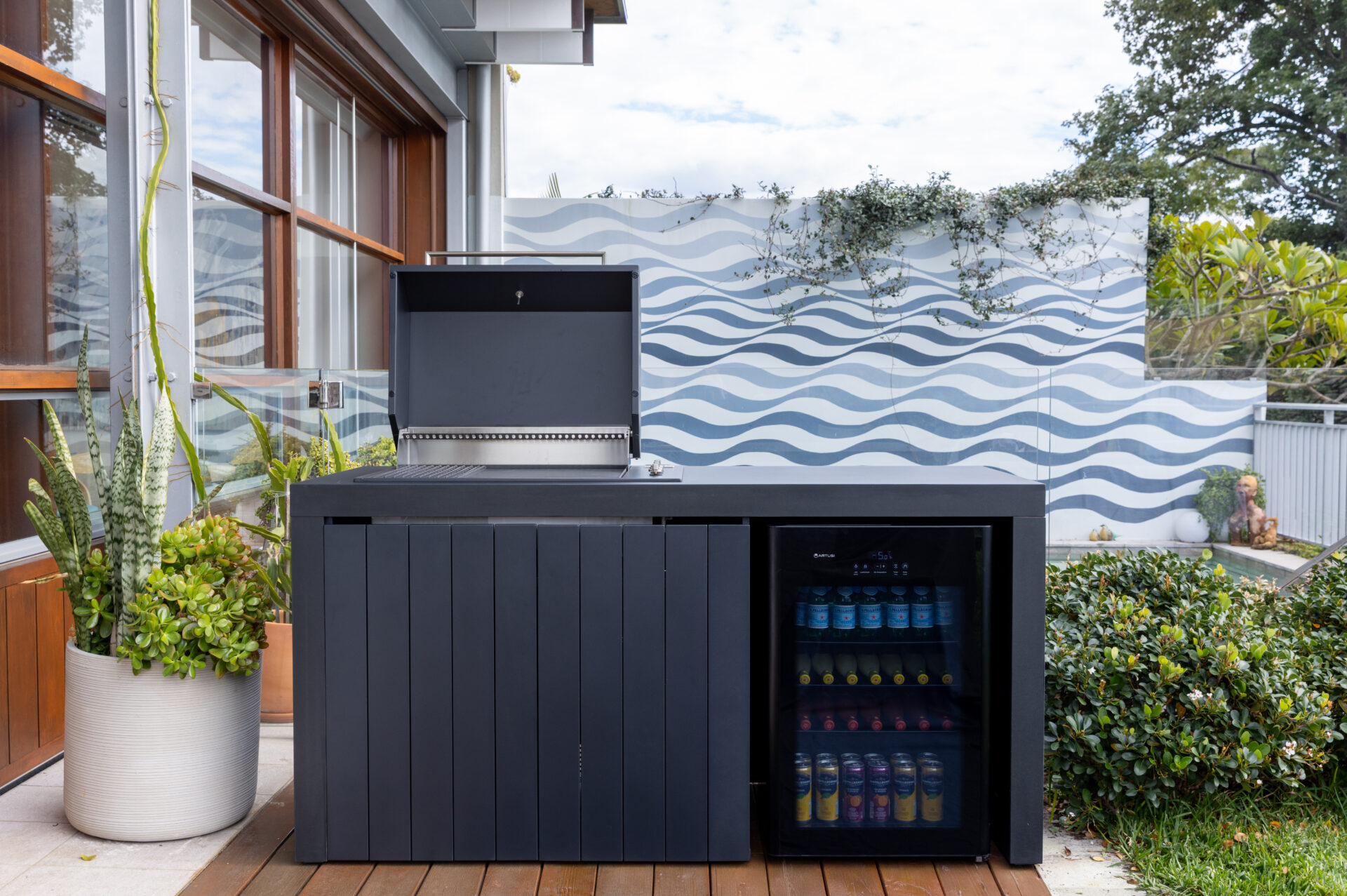 Piazza Outdoor Kitchen with Beverage Cooler – Matte Black