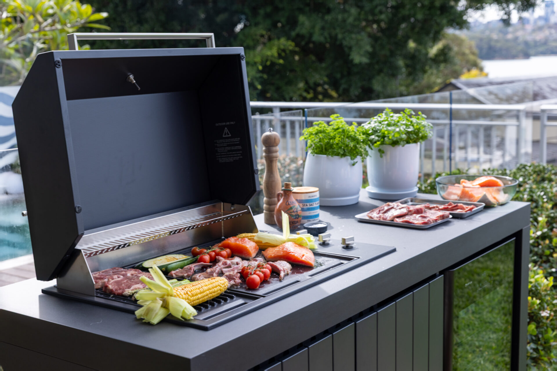 Piazza Outdoor Kitchen with Beverage Cooler – Matte Black
