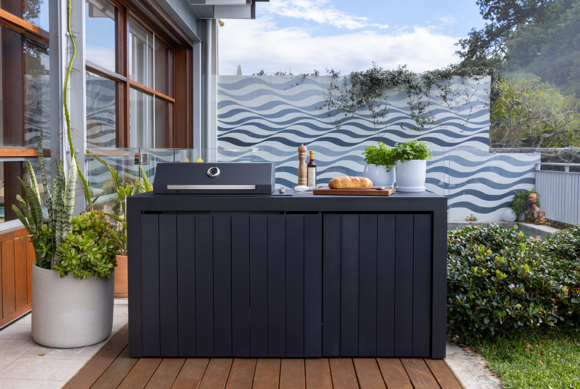 Piazza Outdoor Kitchen with Integrated Bar Fridge – Matte Black