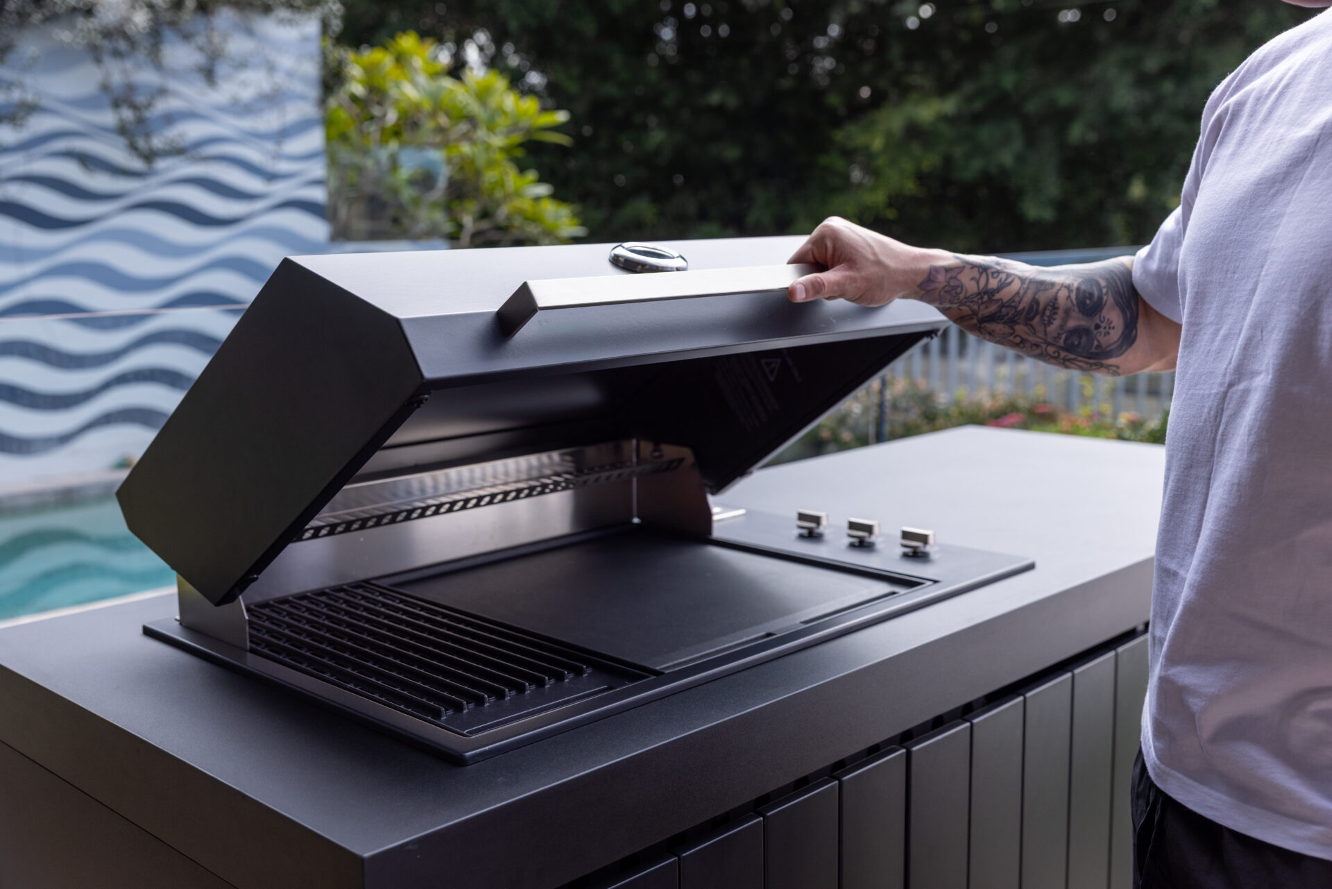 Piazza Outdoor Kitchen with Integrated Bar Fridge – Matte Black