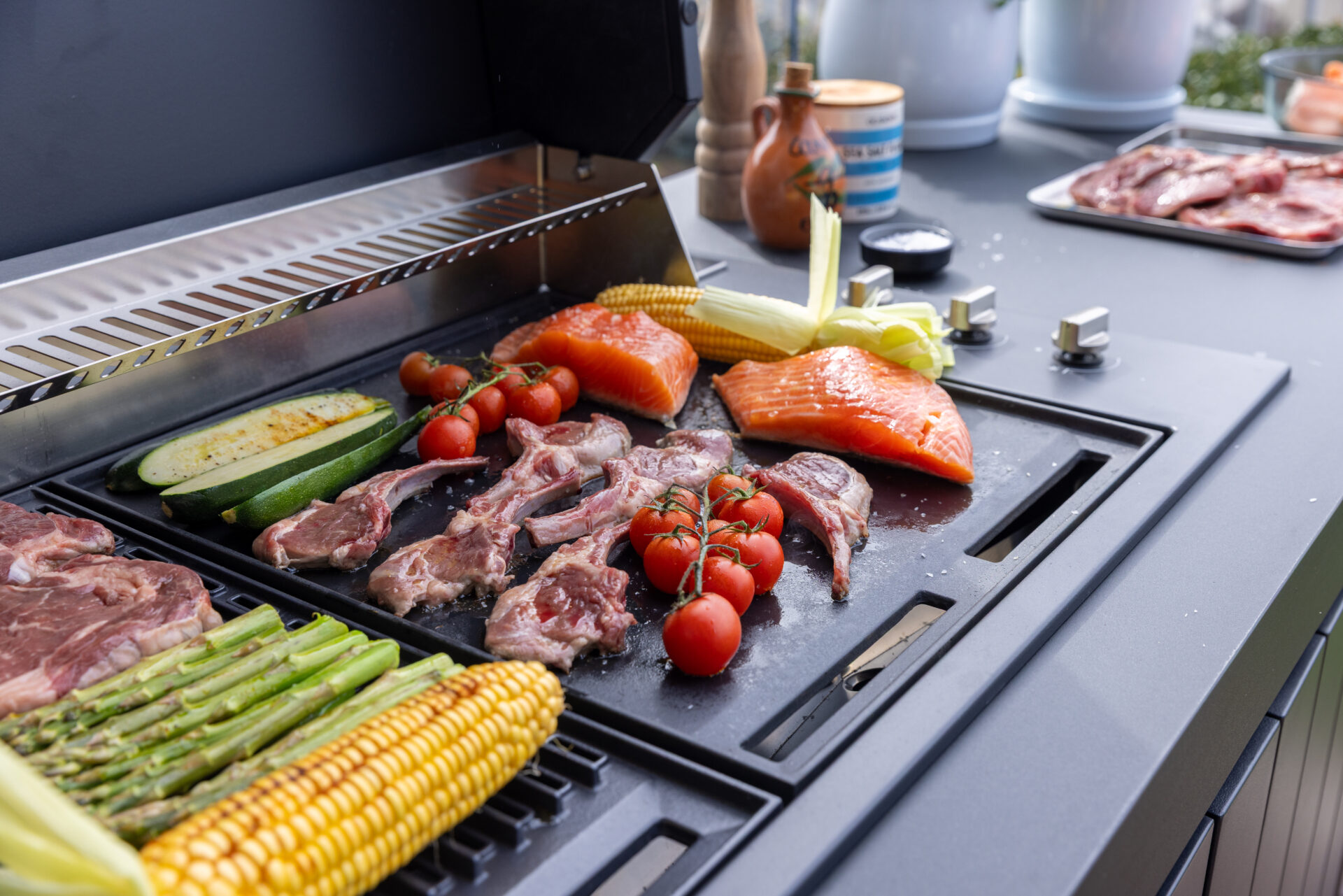 Piazza Outdoor Kitchen with Integrated Bar Fridge – Matte Black